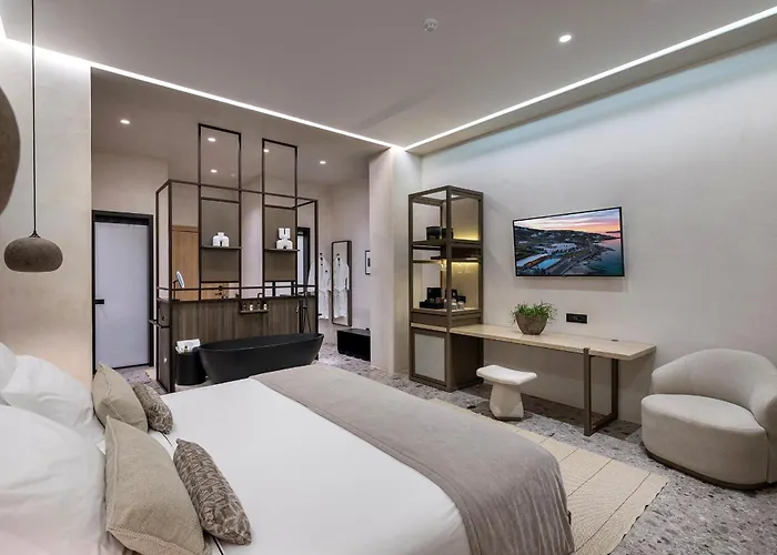 Aeonic And מלון 5*