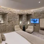 Aeonic And Hotel